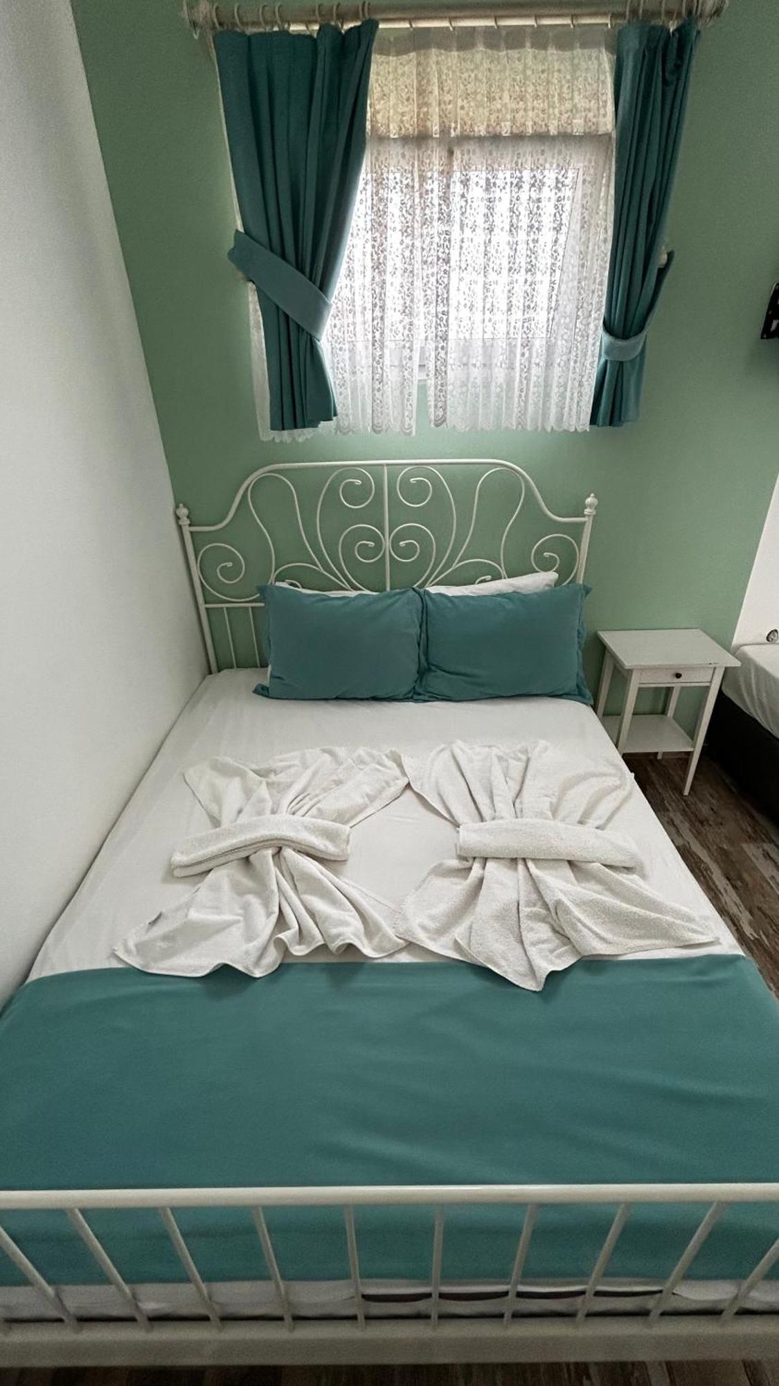 Maydanoz Otel Foça Bagian luar foto